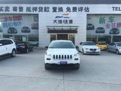 探究2014款进口自由光都市版 二手市场中的白色座驾与专业洗扫车的对比分析